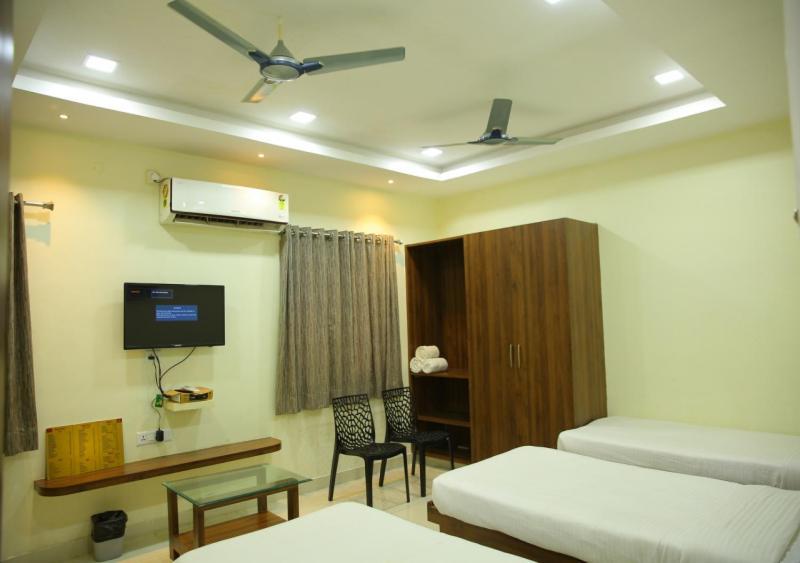 Nirmal  Hotel Maruthi Inn מראה חיצוני תמונה