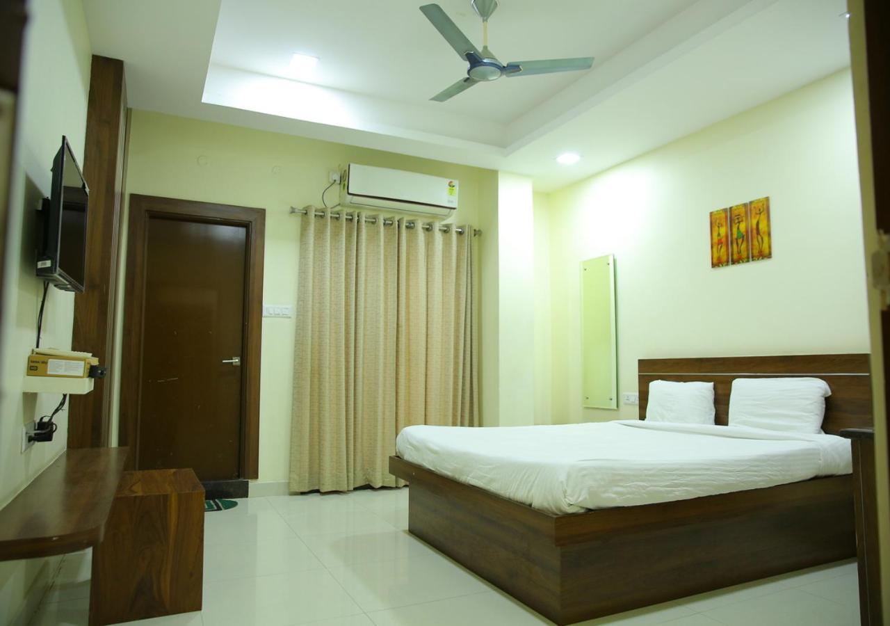 Nirmal  Hotel Maruthi Inn מראה חיצוני תמונה