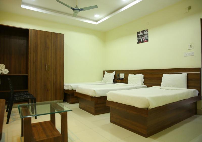 Nirmal  Hotel Maruthi Inn מראה חיצוני תמונה