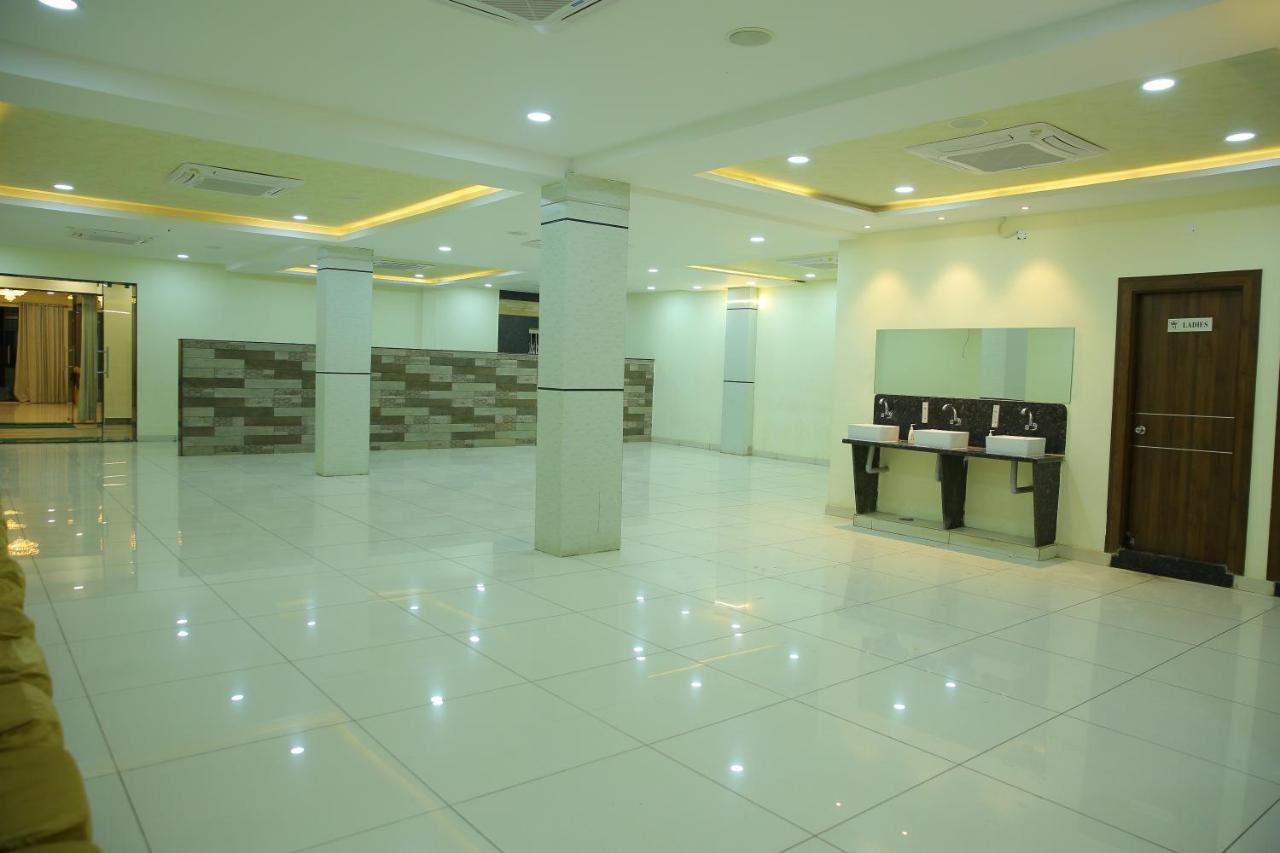Nirmal  Hotel Maruthi Inn מראה חיצוני תמונה