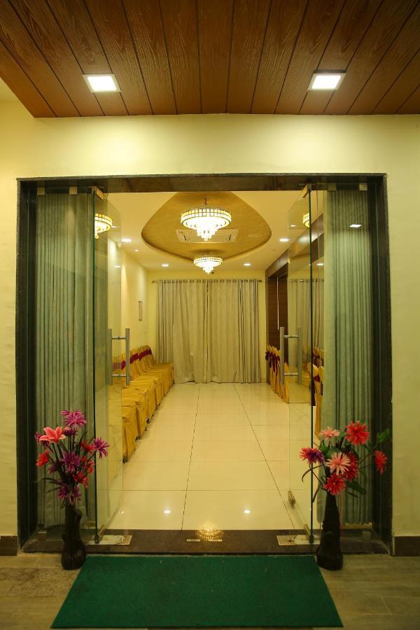 Nirmal  Hotel Maruthi Inn מראה חיצוני תמונה