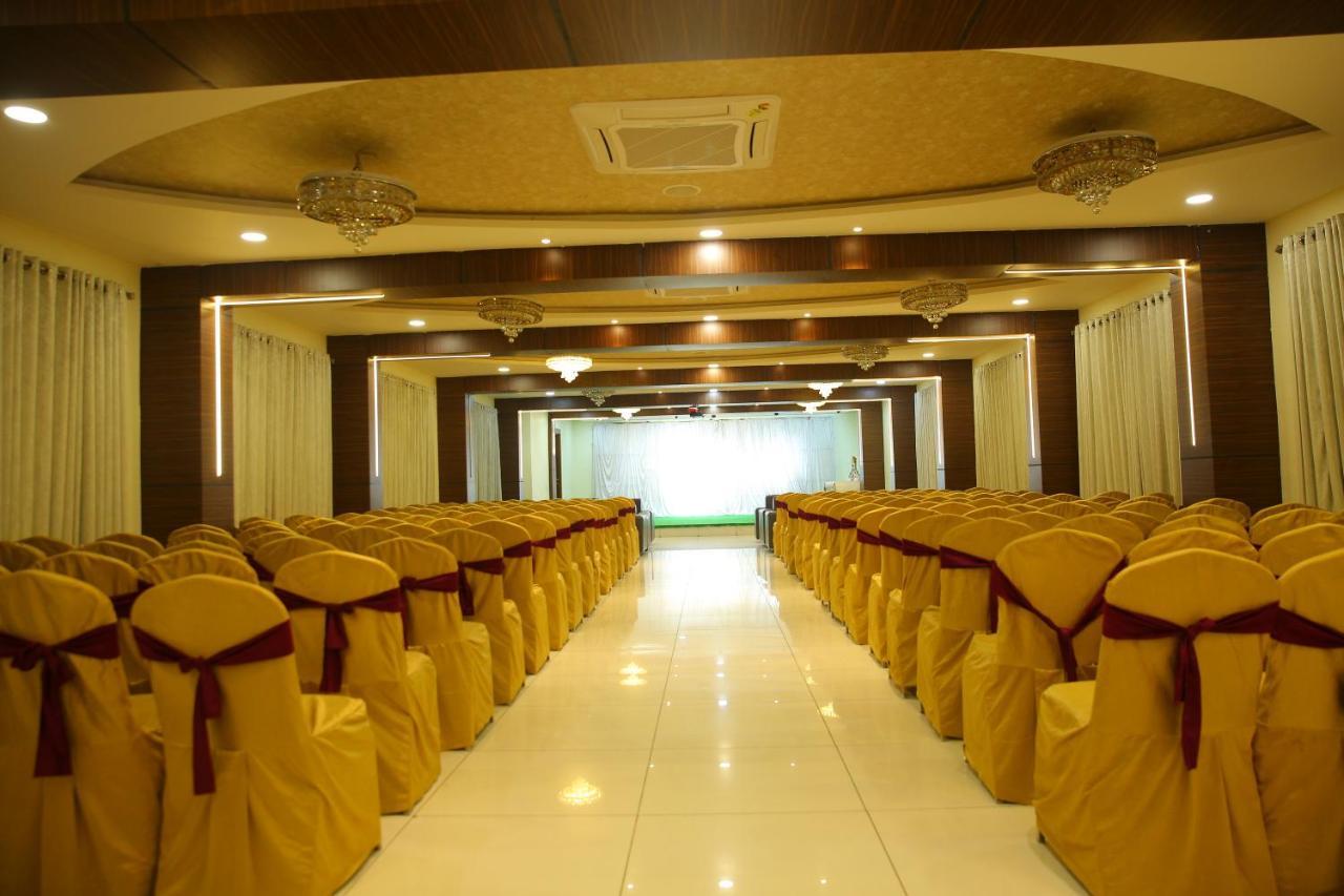 Nirmal  Hotel Maruthi Inn מראה חיצוני תמונה