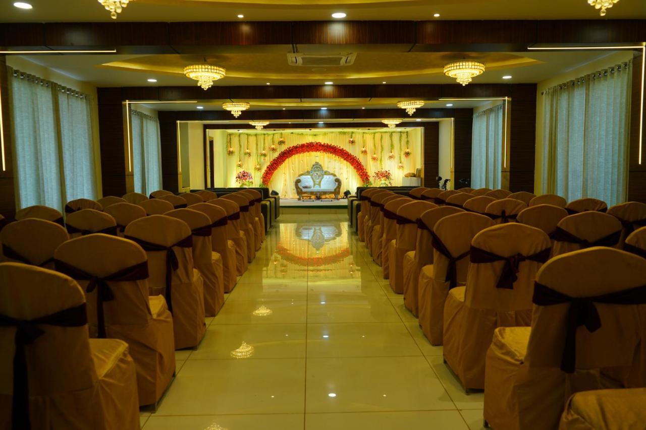 Nirmal  Hotel Maruthi Inn מראה חיצוני תמונה