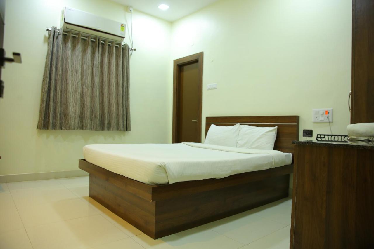 Nirmal  Hotel Maruthi Inn מראה חיצוני תמונה