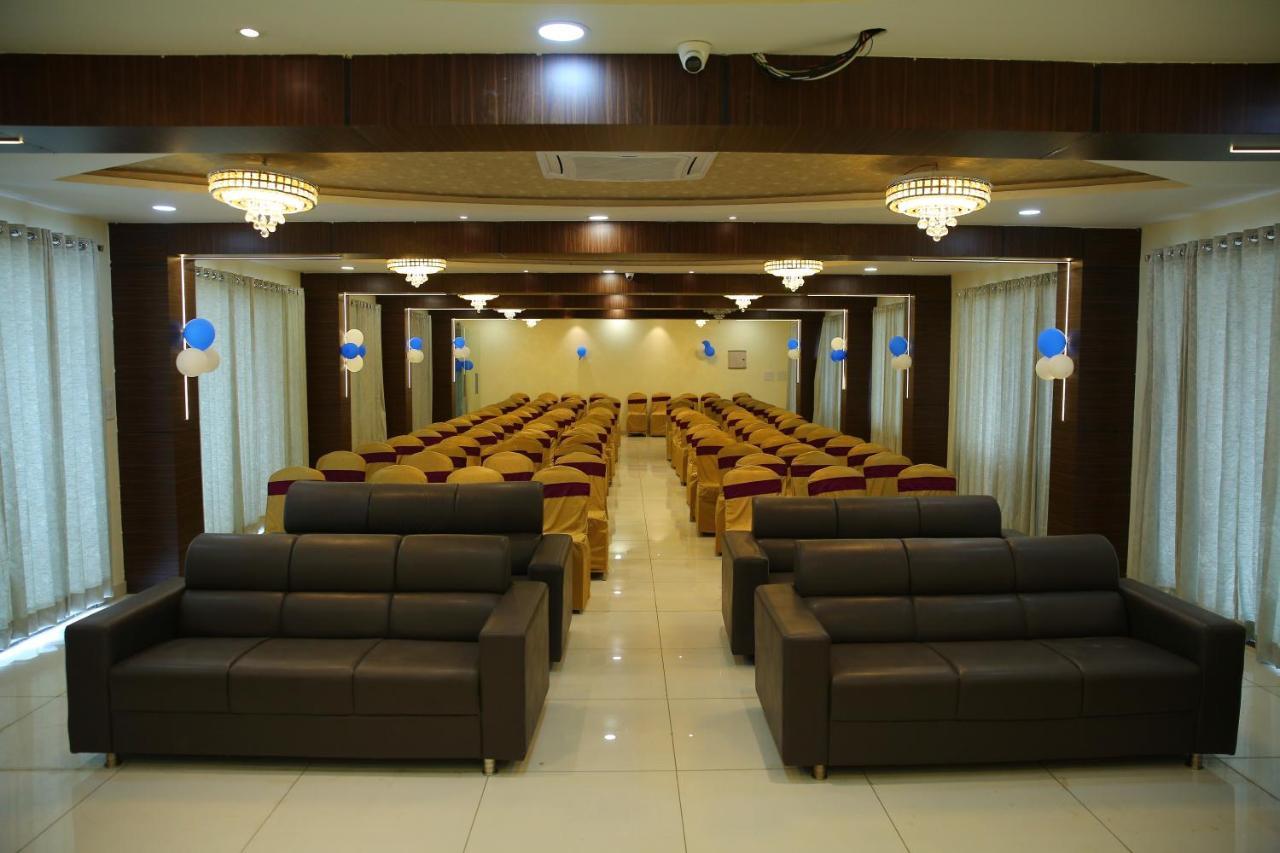 Nirmal  Hotel Maruthi Inn מראה חיצוני תמונה