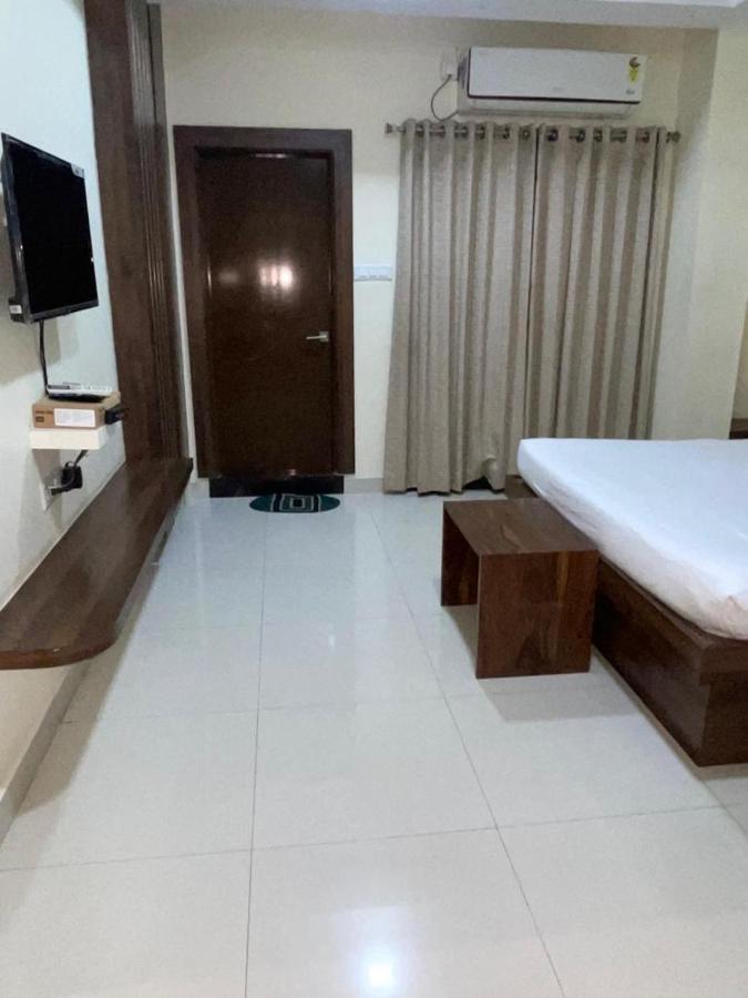 Nirmal  Hotel Maruthi Inn מראה חיצוני תמונה